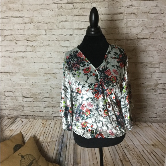 Maeve Anthropologie umm velvet floral wrap top - Picture 2 of 3